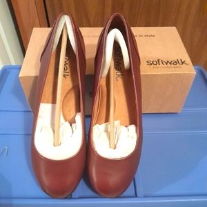 Softwalk sonoma size 11w burgundy in color.